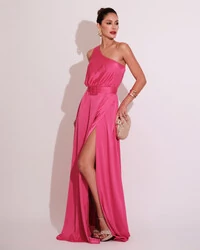 Vestido Longo um Ombro com Busto Blousê e Fenda Pink