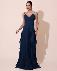 Vestido de Festa Longo Crepe Chiffon Alça Fina Saia Plissada com Babado Cascata Azul Marinho