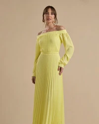 Vestido de Festa Longo Crepe Chiffon Plissado Ombro a Ombro Amarelo Manteiga