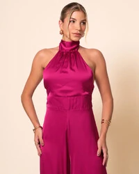 Macacão de Festa Longo em Cetim Fluido com Gola Alta e Lenço Beterraba