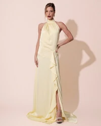 Vestido Longo de Festa Cetim Fluido Gola Alta e Babado Cascata Amarelo Manteiga