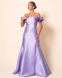 Vestido Longo de Festa Zibeline Ombro a Ombro com Flores e Fenda Lilás