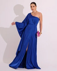 Vestido Longo de Cetim Fluido uma Manga e Detalhe Torcido Azul Royal