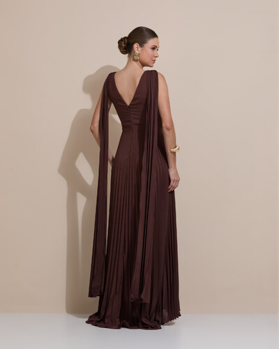Foto Vestido de Festa Longo Crepe Chiffon Plissado com Lenço nas Alças Marrom