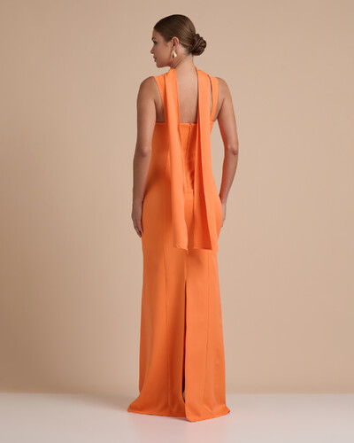 FotoVestido de Festa Longo Alfaiataria Alça Larga e Lenço Laranja