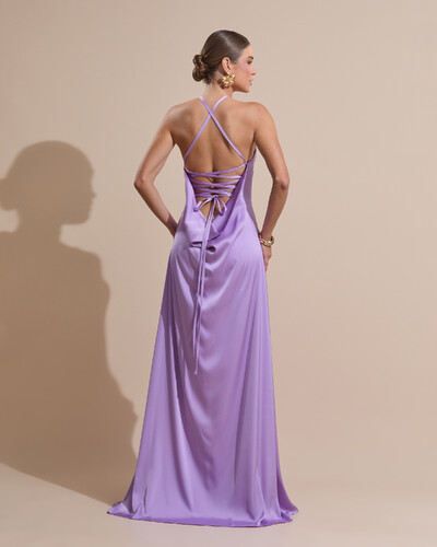 Foto Vestido Longo de Cetim com Decote Triangular e Amarração nas Costas Degagê Lilás
