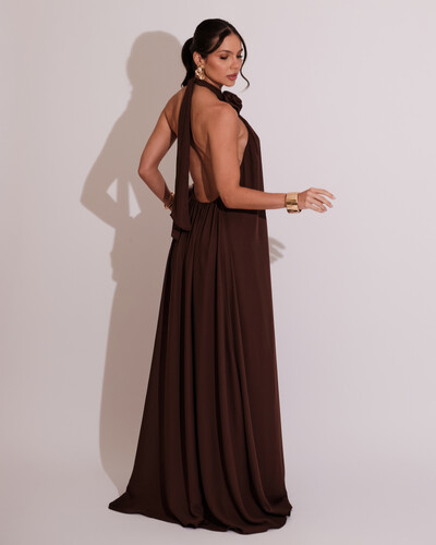 FotoVestido Longo Crepe Chiffon Frente Única Fluido Flor Removível Marrom