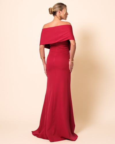 FotoVestido de Festa Longo Alfaiataria Ombro a Ombro Laço e Fenda Cereja