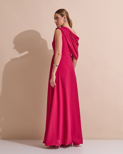 Foto Vestido de Festa Longo Um Ombro Só Crepe Chiffon Capa Drapeado Cereja