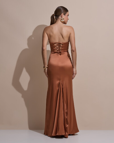 Foto Vestido De Festa Longo Tomara Que Caia Drapeado Cetim Alfaiataria Trançado Costas Mocha Mousse