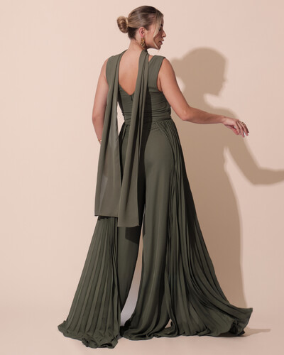 FotoMacacão de Festa Longo Crepe Pantalona Plissado e Lenço Verde Oliva
