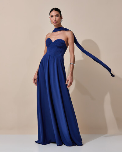 Foto Vestido de Festa Longo Tomara que Caia Crepe Chiffon Decote Coração Lenço Azul Marinho