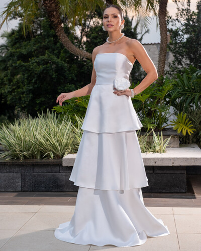 Foto Vestido de Festa Longo Tomara que Caia Zibeline em Camada com Flor Removível Branco