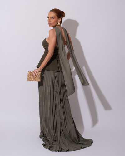 FotoVestido de Festa Longo Alfaiataria Tomara que Caia Saia Plissada e Lenço Verde Oliva