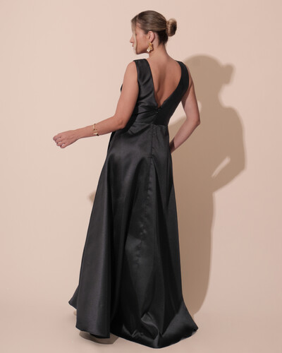 FotoVestido de Festa Longo Plus Size Zibeline Faixa e Flor Preto