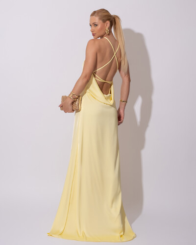 FotoVestido Longo de Cetim com Decote Triangular e Amarração nas Costas Degagê Amarelo Manteiga