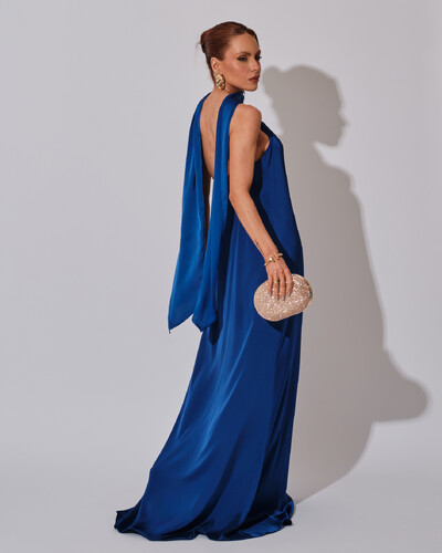 FotoVestido de Festa Longo em Cetim Fluido um Ombro Só com Lenço Azul Royal