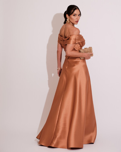 FotoVestido de Festa Longo Zibeline Ombro a Ombro com Fenda Mocha Mousse