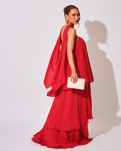 FotoVestido de Festa Longo Chiffon Crepe em Camadas com Lenço Vermelho