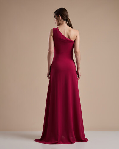 FotoVestido de Festa Longo Crepe Chiffon Um Ombro Só Drapeado com Babado Cascata Cereja