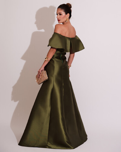 FotoVestido de Festa Longo Ombro a Ombro Zibeline com Babado Verde Oliva