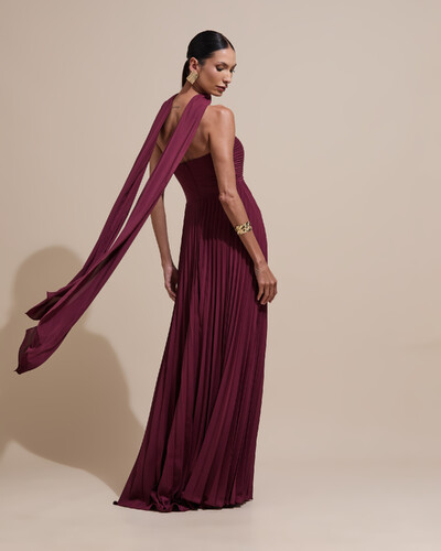Foto Vestido de Festa Longo Tomara que Caia Plissado com Lenço Marsala Escuro