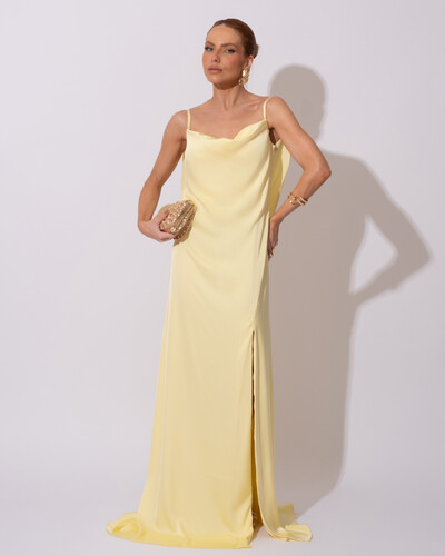 FotoVestido de Festa Longo Babado Costas Cetim Fluido e Fenda Amarelo Manteiga