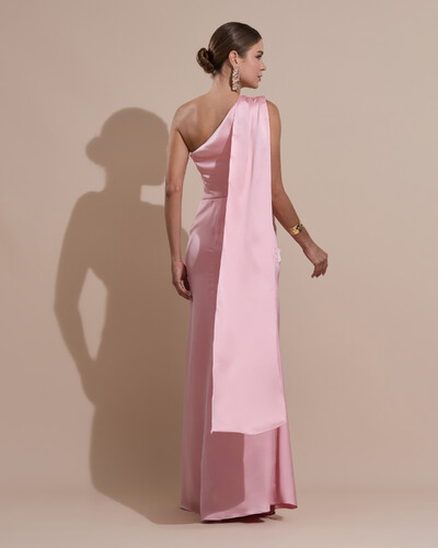 FotoVestido de Festa Longo Cetim Alfaiataria Um Ombro Só Drapeado com Lenço Rose Gold