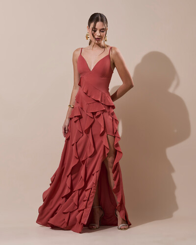 Foto Vestido de Festa Longo Decote V Crepe Chiffon Babados Cascata e Fenda Terracota