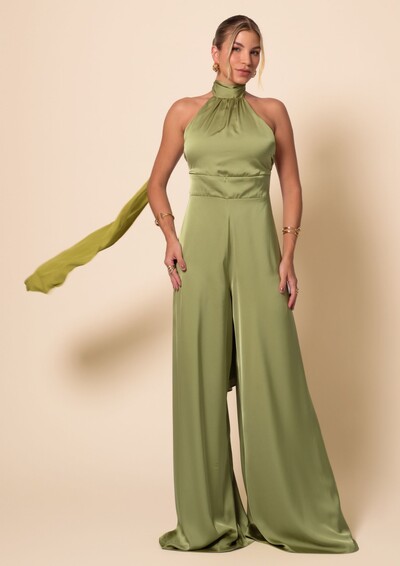 Foto Macacão de Festa Longo em Cetim Fluido com Gola Alta e Lenço Verde Pistache