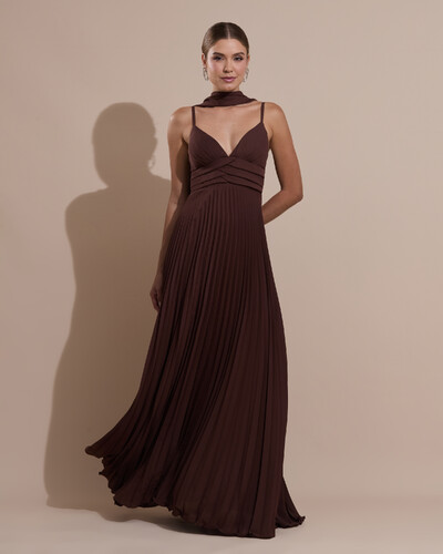 Foto Vestido de Festa Longo Plissado Crepe Chiffon com Alça e Lenço Marrom