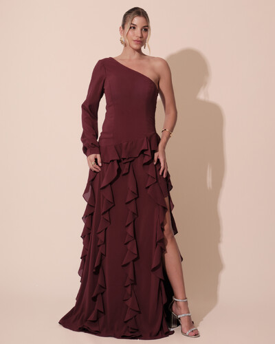 Foto Vestido de Festa Longo Crepe Um Ombro Só Manga Longa e Babados Cascata Fenda Marsala