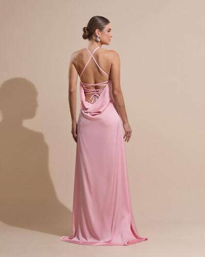 Foto Vestido Longo de Cetim com Decote Triangular e Amarração nas Costas Degagê Rose Gold