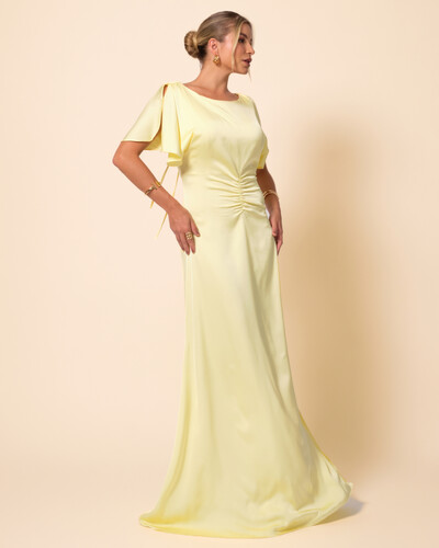Foto Vestido de Festa Longo Cetim Fluido Manga Curta Drapeado Amarelo Manteiga