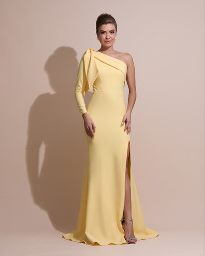 Foto Vestido de Festa com Laço de Um Ombro em Alfaiataria Fenda Amarelo Manteiga
