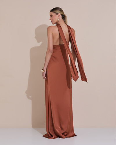 Foto Vestido de Festa Longo em Cetim Fluido um Ombro Só Mocha Mousse