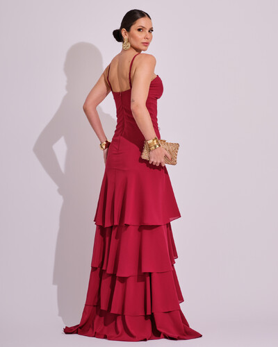 FotoVestido Longo Frente Única em Crepe com Babados e Camadas Cereja