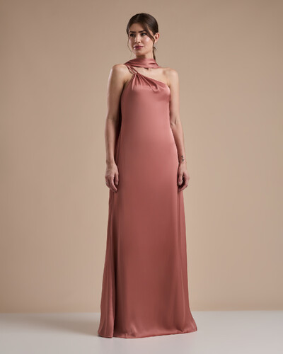 Foto Vestido de Festa Longo em Cetim Fluido um Ombro Só com Lenço Rosa Blush
