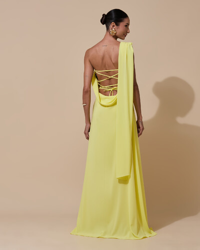 Foto Vestido de Festa Longo Tomara que Caia Crepe Chiffon Lenço Drapeado Costas Trançada Amarelo Manteiga