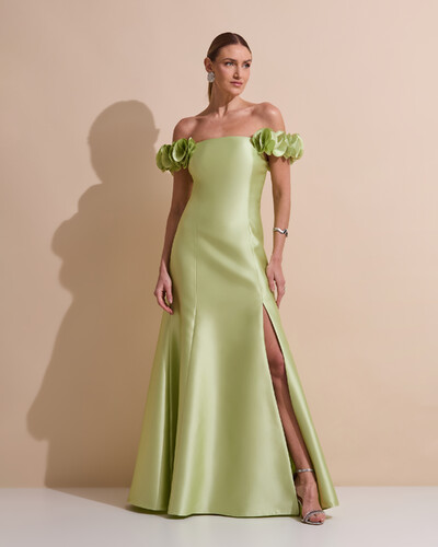 Foto Vestido Longo de Festa Zibeline Ombro a Ombro com Flores e Fenda Verde Lima