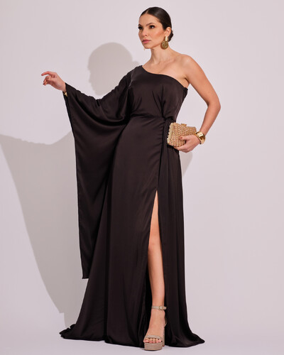 Foto Vestido Longo de Cetim Fluido uma Manga e Detalhe Torcido Preto