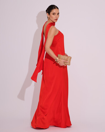 FotoVestido Longo de Festa Tomara que Caia Cetim com Lenço Vermelho