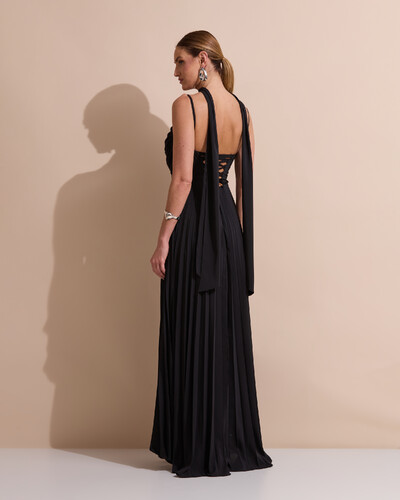 Foto Vestido de Festa Longo Crepe Chiffon Plissado Trançado e Lenço Preto