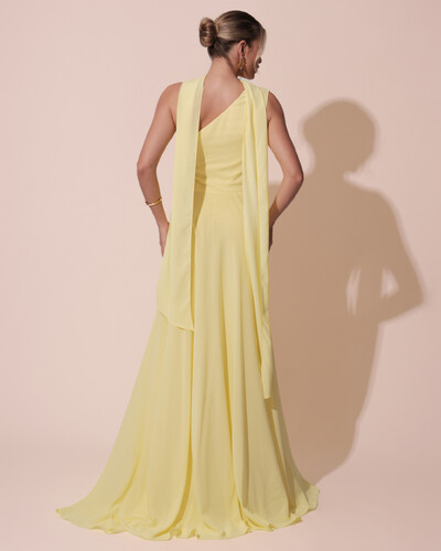 FotoVestido de Festa Longo Crepe Chiffon Um Ombro Só Drapeado com Lenço Amarelo Manteiga