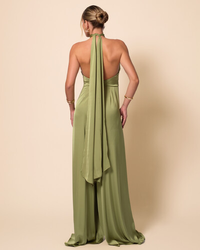 FotoMacacão de Festa Longo em Cetim Fluido com Gola Alta e Lenço Verde Pistache