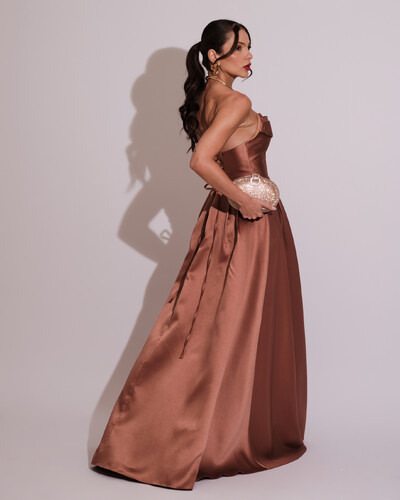 FotoVestido de Festa Longo Tomara que Caia Trançado Costa em Zibeline Mocha Mousse