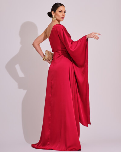 FotoVestido Longo de Cetim Fluido uma Manga e Detalhe Torcido Marsala
