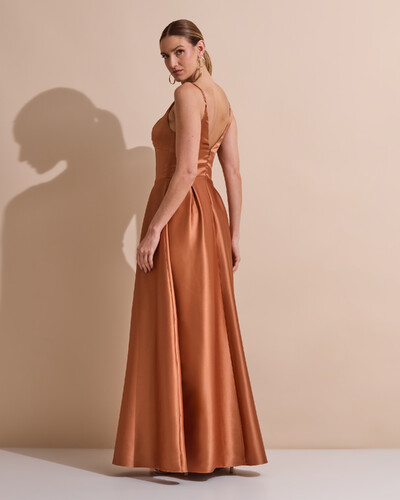 Foto Vestido de Festa Longo Alça Fina Decote V Cetim Saia Evasê Mocha Mousse