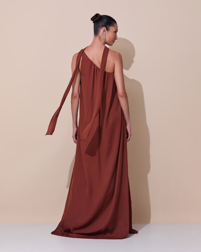 Foto Vestido de Festa Longo Crepe Fluido um Ombro Só com Lenço Marrom New