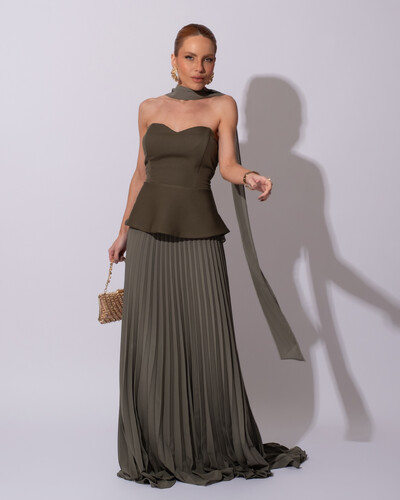 Foto Vestido de Festa Longo Alfaiataria Tomara que Caia Saia Plissada e Lenço Verde Oliva